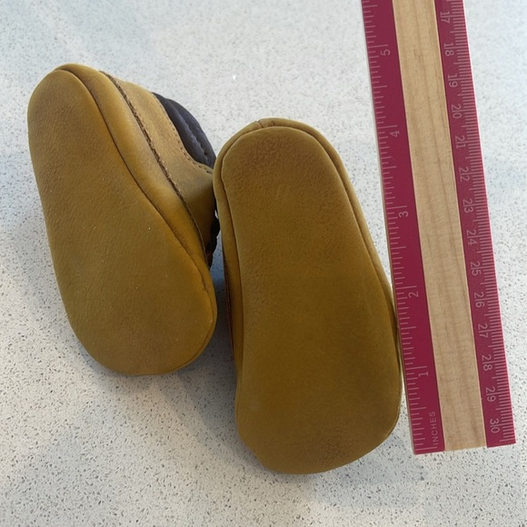 Bundle of 4 Pairs of Shoes (0-3 Months) - Picture 4 of 6